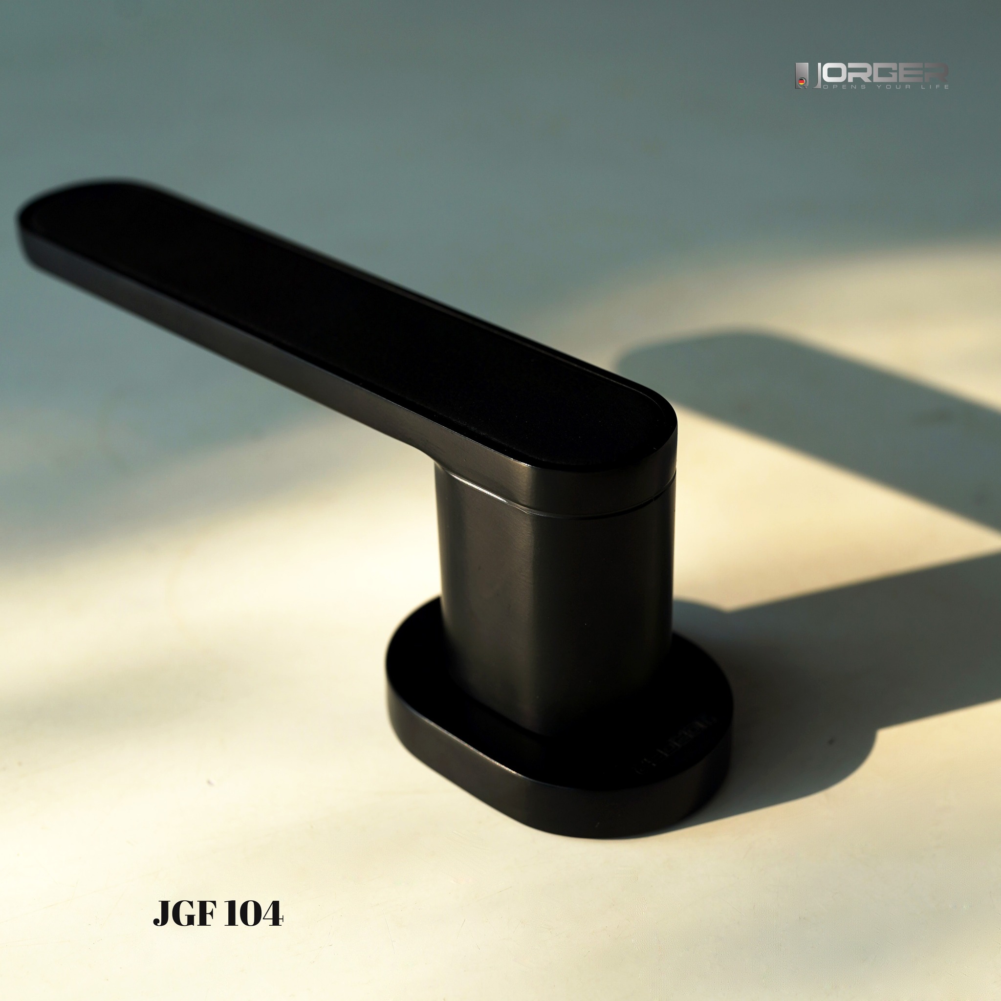 Tay gạt Jorger JGF 104 màu đen kết hợp với da